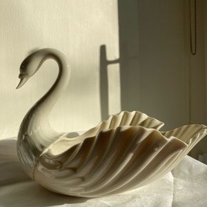 Gorgeous Cream Lenox Swan